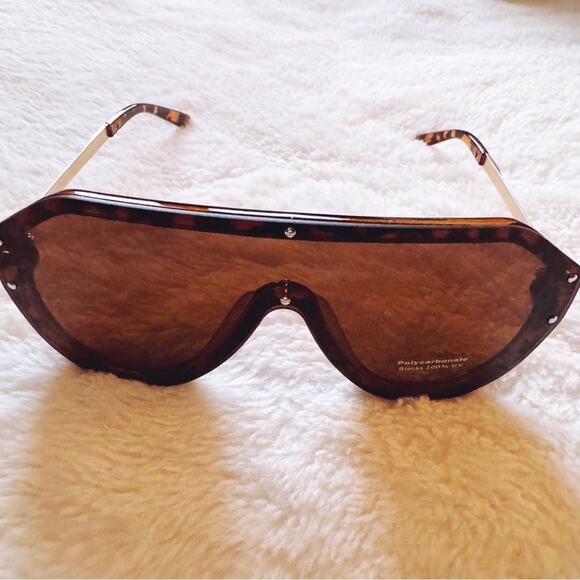 Clarissa Tortoise Brown Oversized Sunglasses - Picture 6 of 15